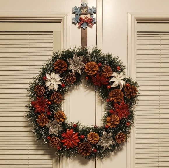 Christmas Holiday Wreath - Picture 7 of 8
